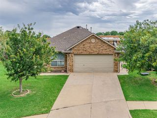 10808 Cheshire Court, Yukon, OK 73099