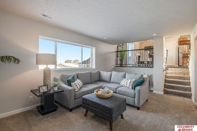 10551 Portage Drive, Papillion, NE 68046