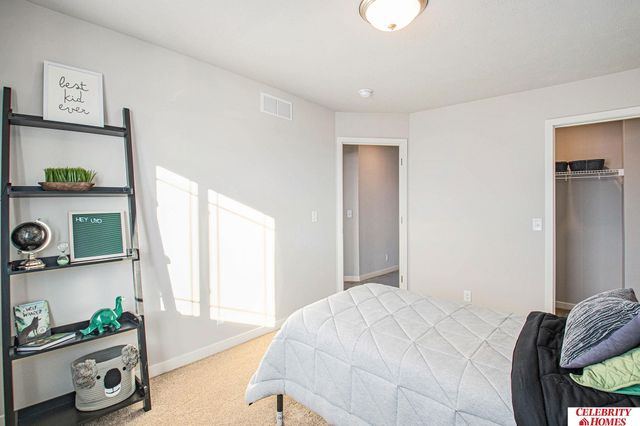 10551 Portage Drive, Papillion, NE 68046