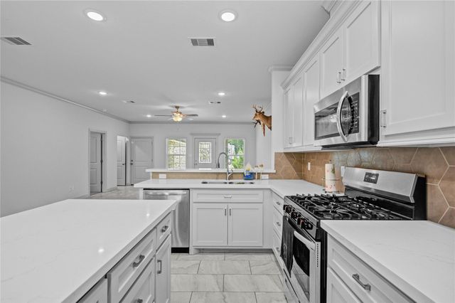 46 Nelson Court, Jones Creek, TX 77541