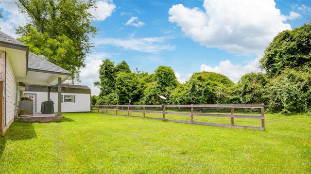 46 Nelson Court, Jones Creek, TX 77541