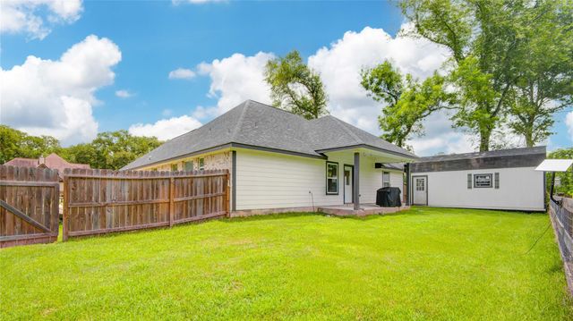 46 Nelson Court, Jones Creek, TX 77541