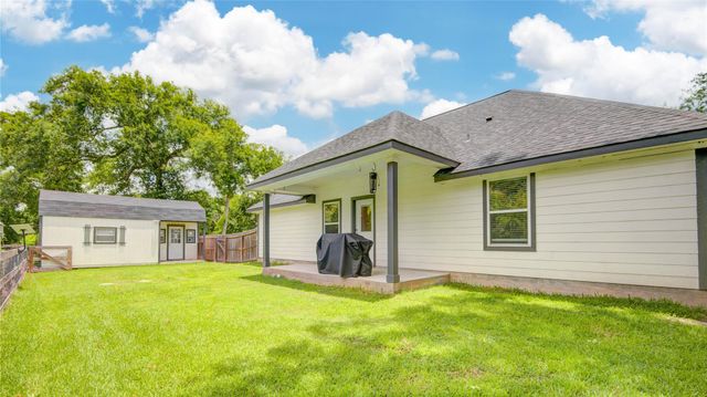46 Nelson Court, Jones Creek, TX 77541