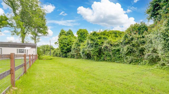 46 Nelson Court, Jones Creek, TX 77541