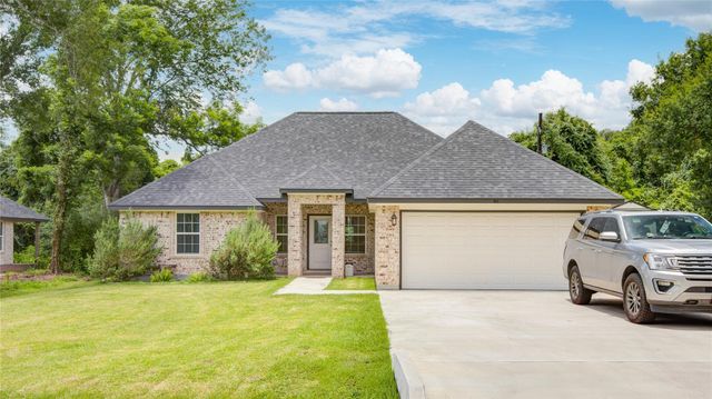 46 Nelson Court, Jones Creek, TX 77541