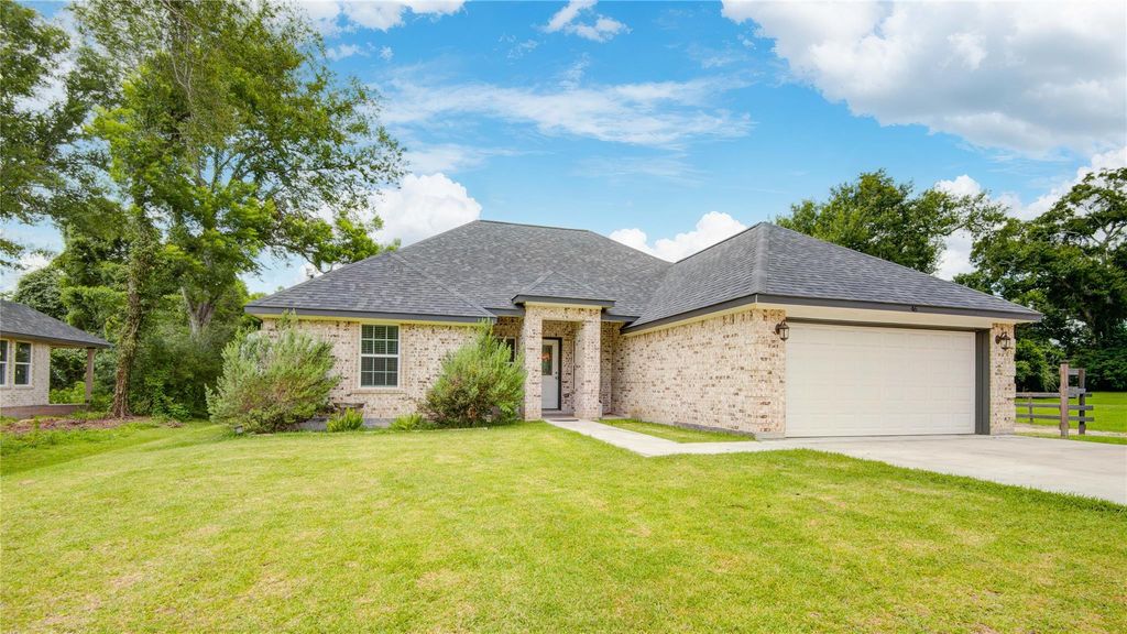 46 Nelson Court, Jones Creek, TX 77541