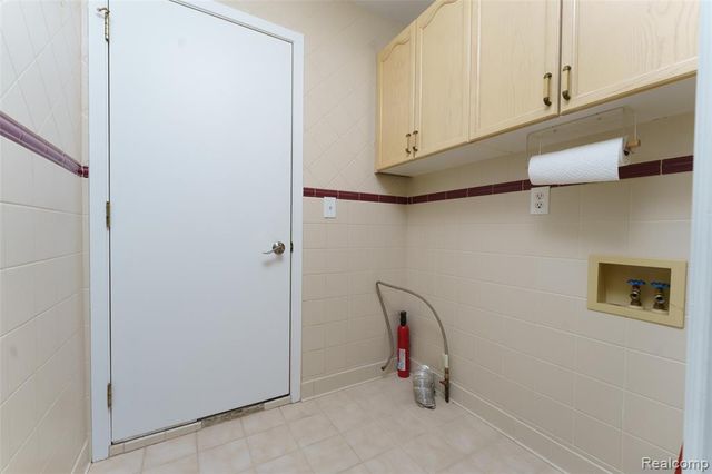 469 Winwood Circle 121, Walled Lake, MI 48390