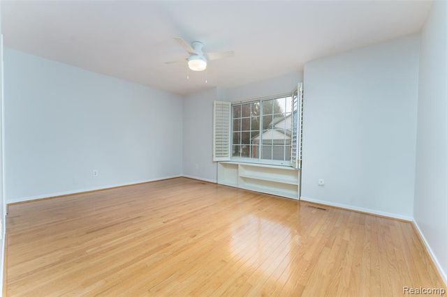 469 Winwood Circle 121, Walled Lake, MI 48390