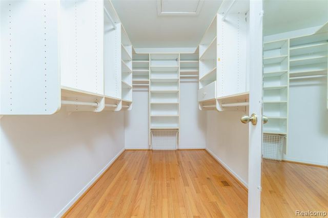 469 Winwood Circle 121, Walled Lake, MI 48390