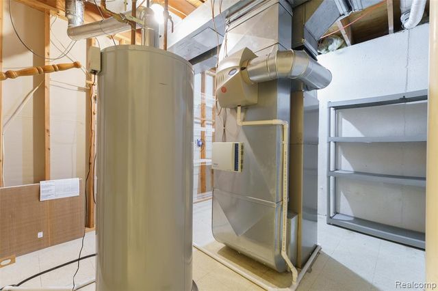 469 Winwood Circle 121, Walled Lake, MI 48390