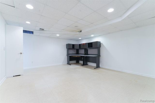 469 Winwood Circle 121, Walled Lake, MI 48390