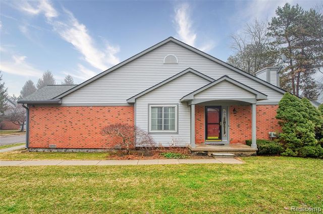 469 Winwood Circle 121, Walled Lake, MI 48390