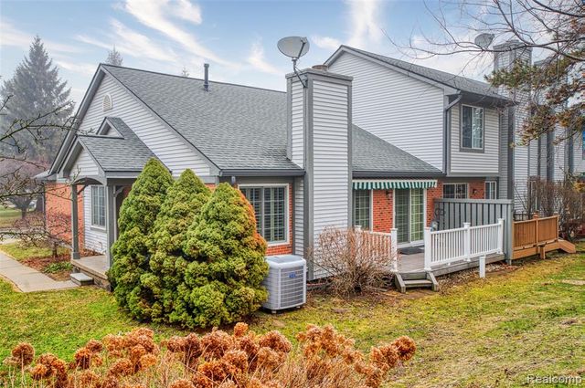 469 Winwood Circle 121, Walled Lake, MI 48390