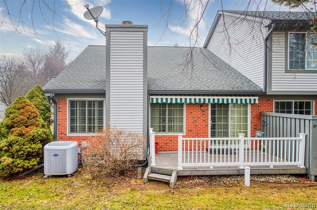 469 Winwood Circle 121, Walled Lake, MI 48390