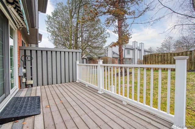 469 Winwood Circle 121, Walled Lake, MI 48390