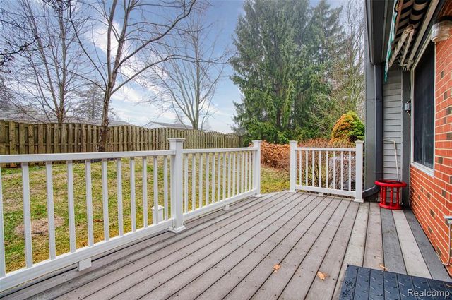 469 Winwood Circle 121, Walled Lake, MI 48390