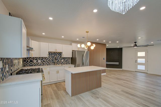 5613 N 63RD Drive, Glendale, AZ 85301