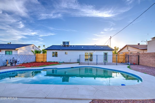 5613 N 63RD Drive, Glendale, AZ 85301