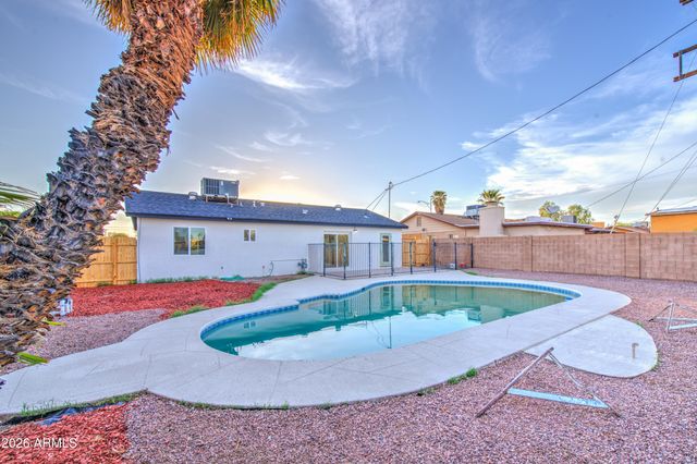 5613 N 63RD Drive, Glendale, AZ 85301