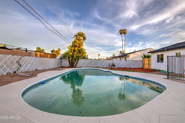 5613 N 63RD Drive, Glendale, AZ 85301