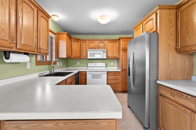 2316 MADDY COURT, Green Bay, WI 54303