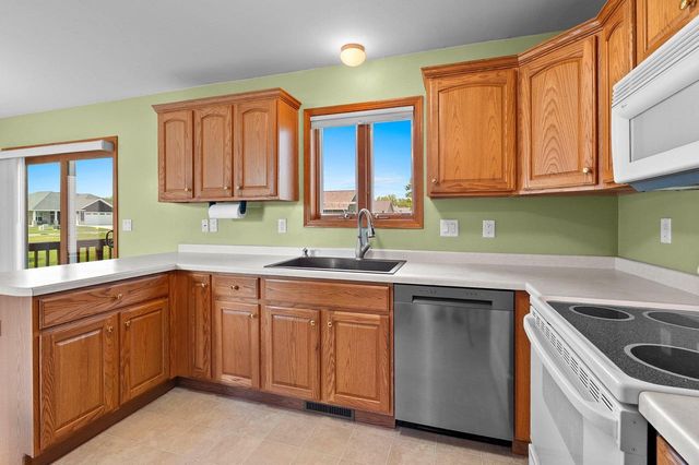 2316 MADDY COURT, Green Bay, WI 54303