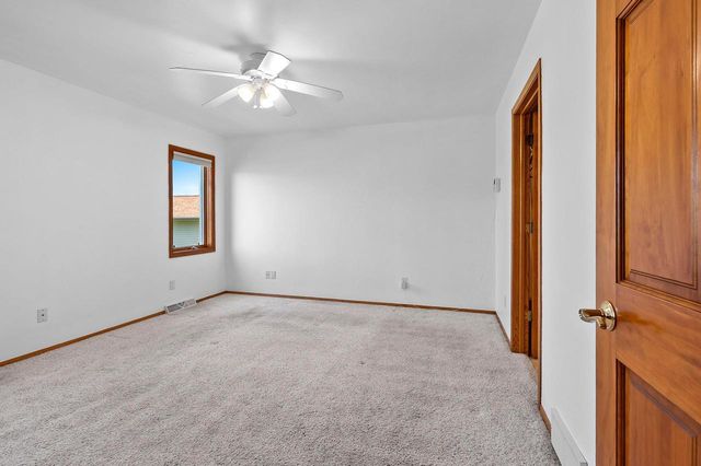 2316 MADDY COURT, Green Bay, WI 54303