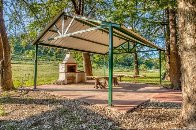 170 Teich, Bandera, TX 78003