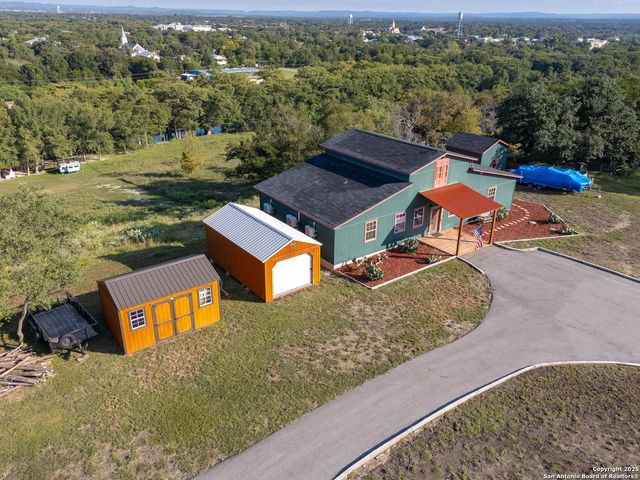 170 Teich, Bandera, TX 78003