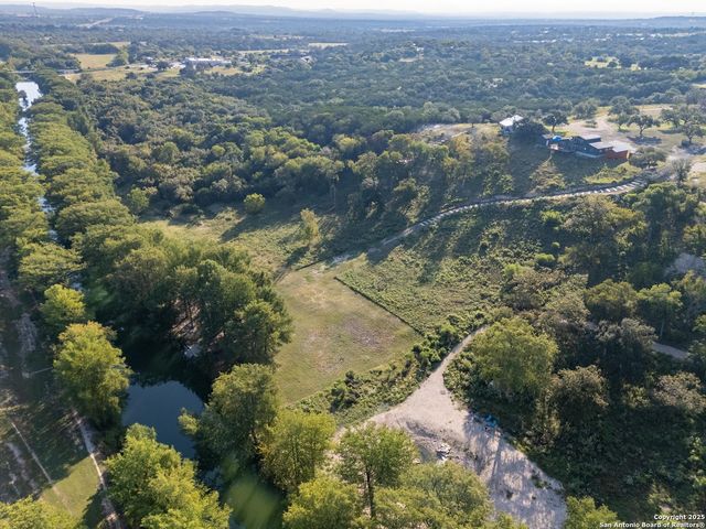 170 Teich, Bandera, TX 78003