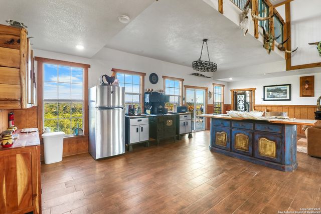 170 Teich, Bandera, TX 78003