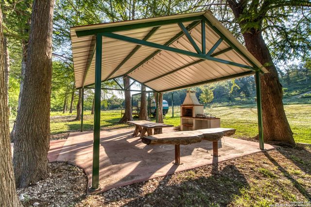 170 Teich, Bandera, TX 78003