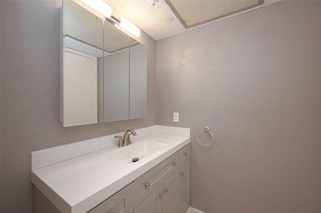 2120 El Paseo Street 2108, Houston, TX 77054