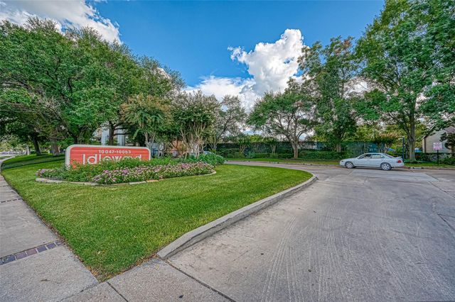 2120 El Paseo Street 2108, Houston, TX 77054