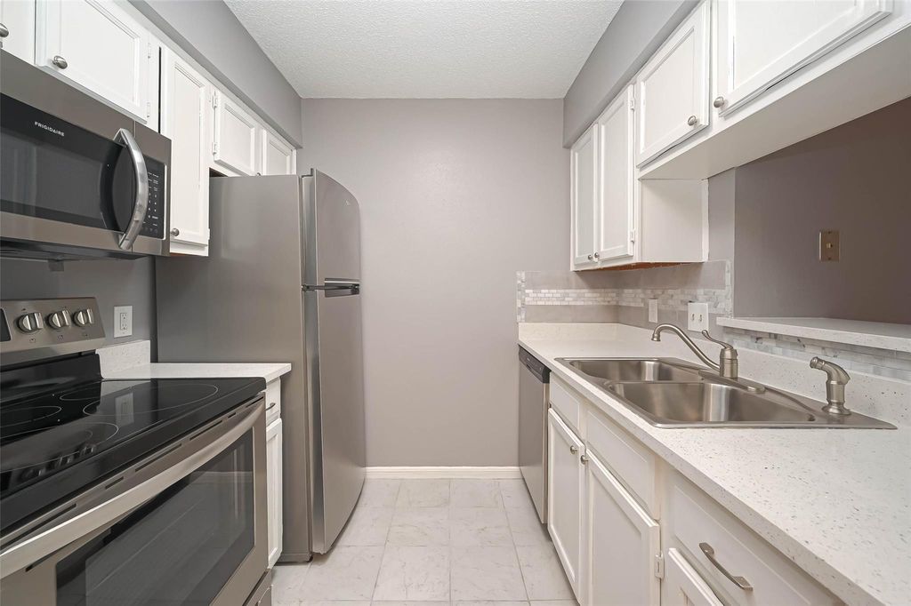 2120 El Paseo Street 2108, Houston, TX 77054