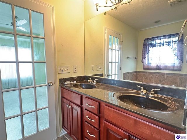 8 San Juan Court, Elizabethtown, KY 42701