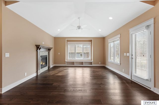 9529 W Center Road, Omaha, NE 68124