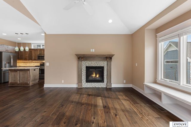 9529 W Center Road, Omaha, NE 68124