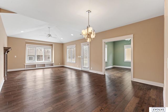 9529 W Center Road, Omaha, NE 68124