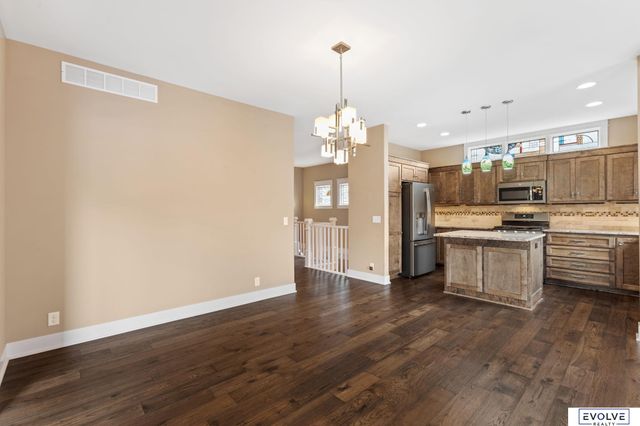 9529 W Center Road, Omaha, NE 68124