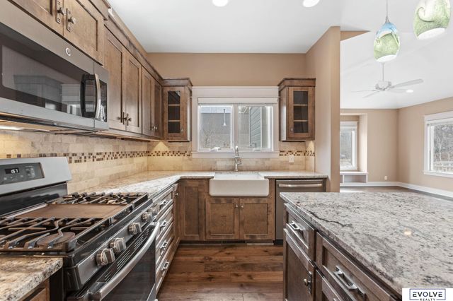 9529 W Center Road, Omaha, NE 68124