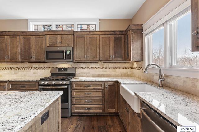 9529 W Center Road, Omaha, NE 68124