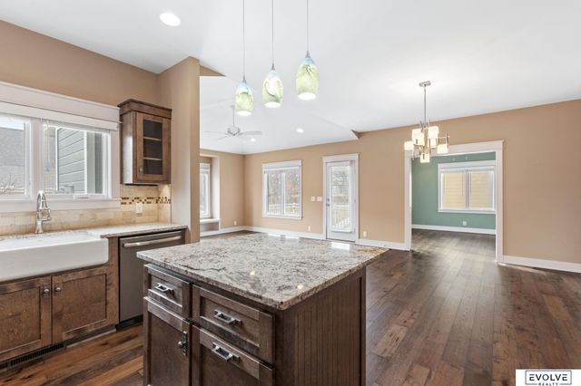 9529 W Center Road, Omaha, NE 68124