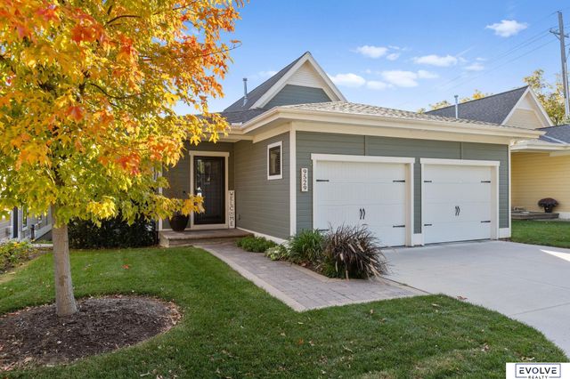 9529 W Center Road, Omaha, NE 68124