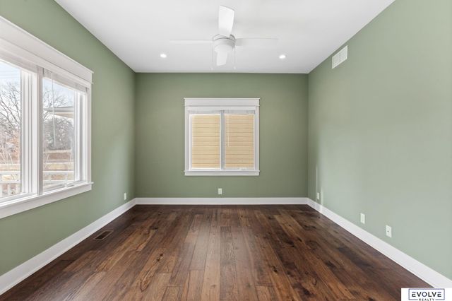 9529 W Center Road, Omaha, NE 68124