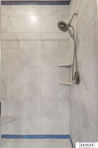 9529 W Center Road, Omaha, NE 68124