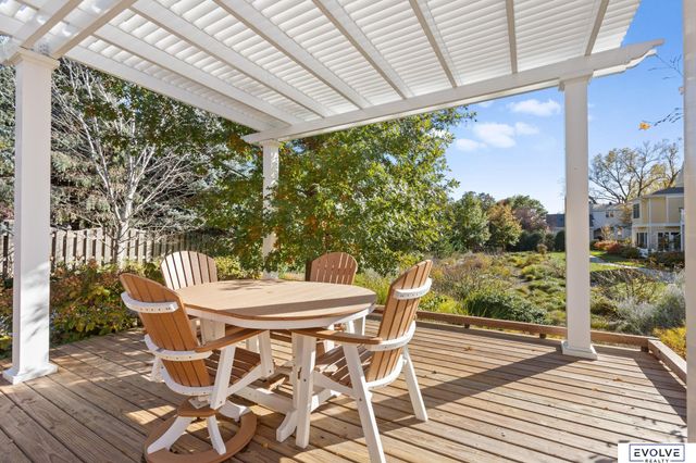 9529 W Center Road, Omaha, NE 68124