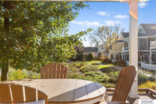 9529 W Center Road, Omaha, NE 68124