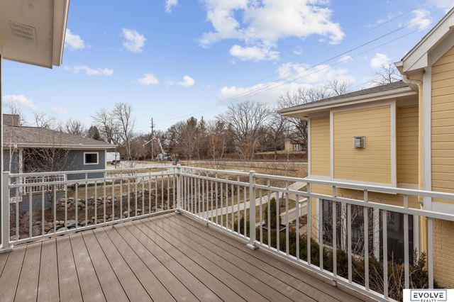 9529 W Center Road, Omaha, NE 68124