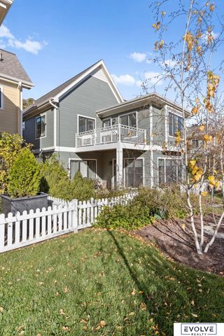 9529 W Center Road, Omaha, NE 68124